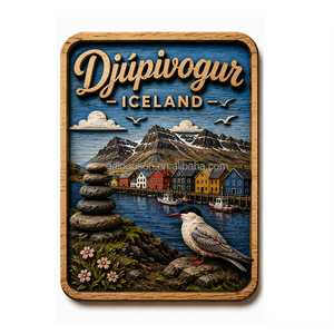 Imán de nevera de madera de alta calidad con diseño de aldea islandesa, recuerdo personalizado de la isla de la avesa ártica, imán de madera de 3 capas, recuerdo de Djupivogur, Islandia - Product Image 1