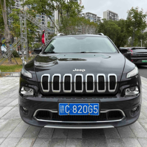 Barato 2017 <span class=keywords><strong>Jeep</strong></span> <span class=keywords><strong>Cherokee</strong></span> 2.0L SUV Volante a la izquierda Asientos <span class=keywords><strong>de</strong></span> cuero Interior oscuro R17 Neumáticos Automático AC Techo solar panorámico - Product Image 1