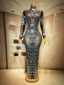 Produits en gros en vrac robes noires pour femmes robes de soirée col haut à manches longues tissu à paillettes argentées - Product Image 4