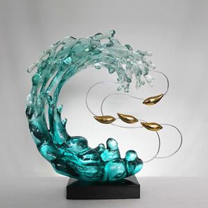 Sculpture moderne en résine bleue <span class=keywords><strong>de</strong></span> grande taille avec un poisson sauteur doré, design d'<span class=keywords><strong>art</strong></span> populaire pour la décoration <span class=keywords><strong>de</strong></span> maisons et <span class=keywords><strong>de</strong></span> bureaux <span class=keywords><strong>de</strong></span> luxe - Product Image 1