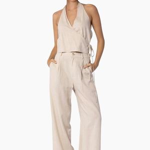 ชุดผ้าลินินแฟชั่น OEM สำหรับผู้หญิง เสื้อครอปแบบผูกคอ เปิดหลัง พร้อมกางเกงผ้าลินินแบบผูกเอว - Product Image 4