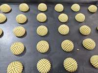 Machine automatique d'encrustage, d'estampage et d'alignement pour biscuits maamoul et de fabrication de gâteaux de lune