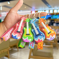 Porte-clés mini guitare premium avec breloque instrument de dessin animé et dragonne imprimée pour cadeaux souvenirs musicaux