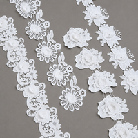 Dentelle florale 3D soluble dans l'eau, logo personnalisé d'usine, dentelle brodée en soie de lait pour accessoires vestimentaires