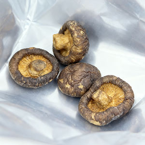 Оптовая продажа, китайские Хрустящие вакуумные жареные ломтики Грибов шиитаке, низкие жирные здоровые закуски для общественного питания и оптовая продажа - Product Image 2