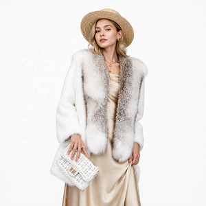 Nuovo Cappotto di Lusso da Donna in Pelliccia di <span class=keywords><strong>Visone</strong></span> <span class=keywords><strong>Bianco</strong></span> Puro e Volpe Croce per Autunno e Inverno - Product Image 1