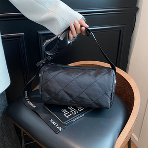 Sac bandoulière pour femme, style décontracté quotidien, noir, avec coutures en losanges et fermeture éclair cylindrique - Product Image 5