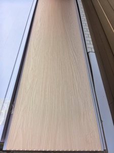 Panneaux de <span class=keywords><strong>plafond</strong></span> <span class=keywords><strong>et</strong></span> de <span class=keywords><strong>mur</strong></span> en PVC à rainures en V à bas prix avec finition en stratifié bois réaliste - Product Image 4