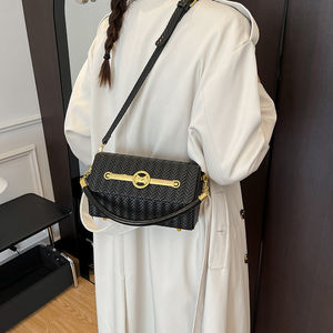 2025年のトレンドファッションボックス型ハンドバッグ、エレガントな幾何学的なフリップトップのハイエンドのポータブルバッグ。230 - Product Image 6