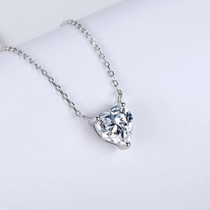Collar de circonita para mujer, colgante simple en forma de corazón de 10 mm, cadena para clavícula, súper brillante, a la moda, combina con todo, joyería transfronteriza - Product Image 4