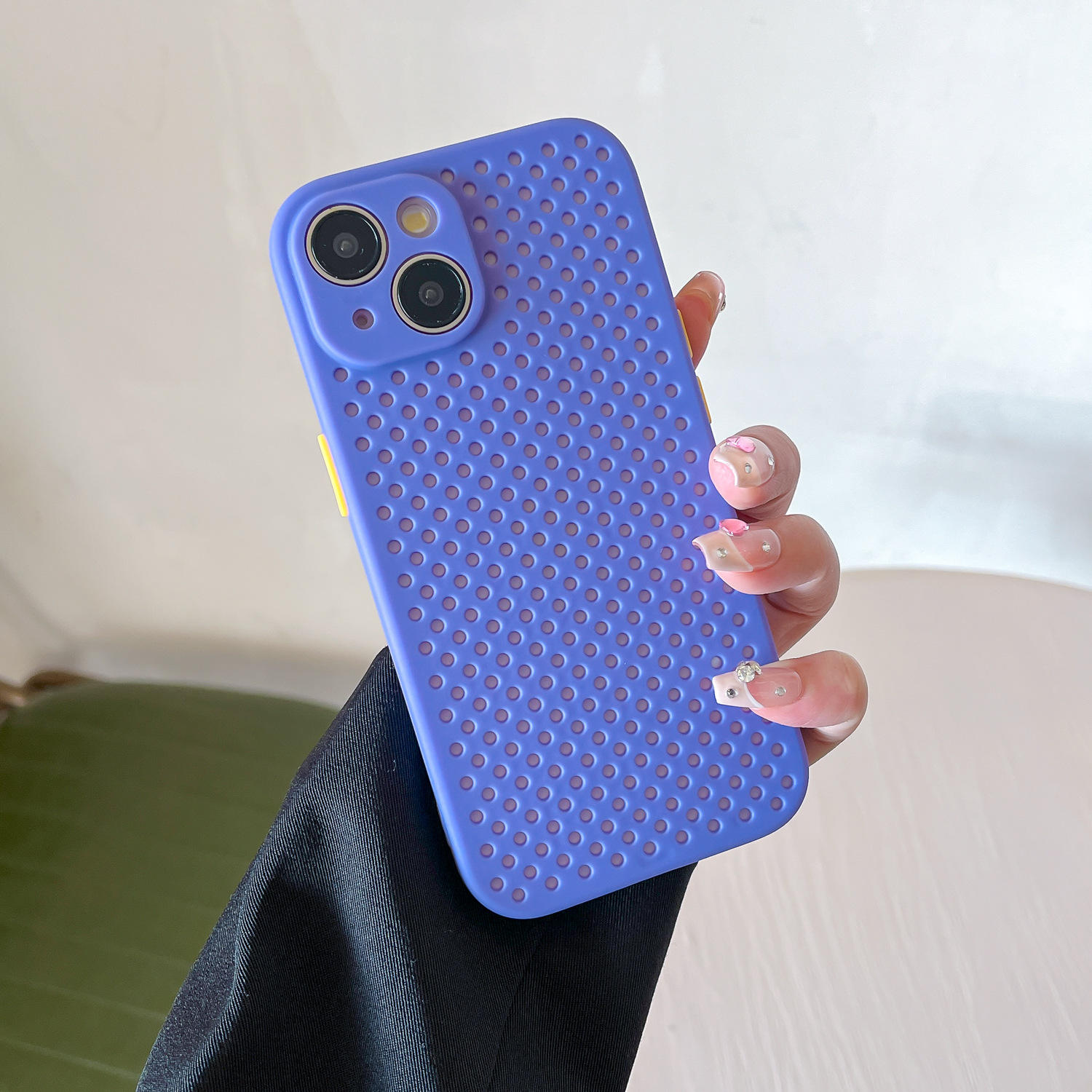 สีม่วงเข้ม