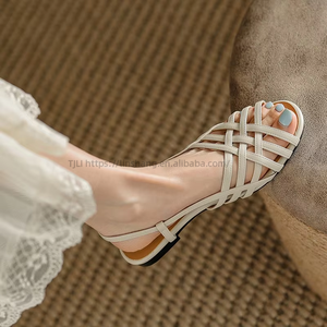 Sandales en cuir véritable pour femmes, sandales romaines plates à semelle souple, sandales en cuir tissé pour femmes, sandales plates blanches pour femmes - Product Image 5