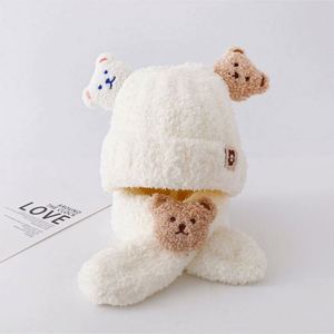 Vente en gros de bonnets tricotés chauds pour enfants, pour l'hiver et les activités de plein air, bonnet et écharpe assortis à l'effigie d'un ours - Product Image 5