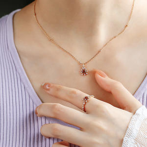 Anillo de Eternidad Delicado de Oro Sólido de 14K con Circonita, con Brillo Continuo para Bodas y Aniversarios - Product Image 2