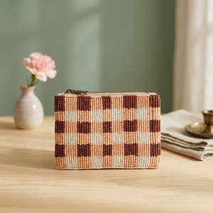 Bolso de mano de tela a cuadros marrón con cuentas y patrón texturizado, cierre de cremallera, para mujer, ideal para fiestas y viajes, con decoración de esculturas. - Product Image 1