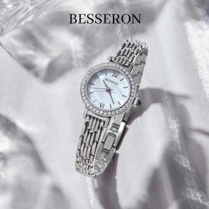 Montre pour femme élégante et étanche en acier inoxydable or rose, carrée 24 mm, avec cadran en nacre et bracelet à maillons 2026 - Product Image 1