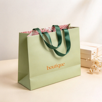 Sacs shopping en papier écologique de luxe avec poignées en ruban, doublure florale et impression UV pour l'emballage de cadeaux de boutique de beauté