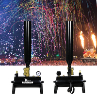 La machine à confettis multicolore utilise de l'air comprimé pour la fête d'anniversaire de mariage