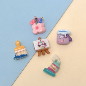 100 PIÈCES Cabochons en résine mignons à motifs de tableau de <span class=keywords><strong>dessin</strong></span> et pinceaux, à dos plat, pour <span class=keywords><strong>la</strong></span> création de bijoux DIY, accessoires de décoration pour scrapbooking, vente en gros - Product Image 4