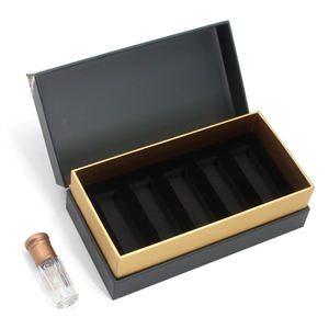 Verpakking van luxe parfummonsters in kartonnen doosjes met aangepast logo, rollerflesjes en cadeauverpakking - Product Image 3