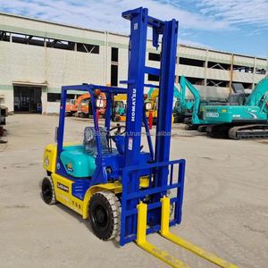 Chariot élévateur à fourche à moteur thermique d'occasion Komatsu FD 30 d'origine japonaise, 3 tonnes, hauteur de levage de 4,5 mètres, bon état, belles performances - Product Image 5