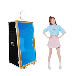 Cabina de Fotos con Espejo Mágico UNIV, Compatible con Cámaras DSLR y iPad, para Fiestas, de Alta Capacidad, con Cristal Templado y Estuche de Transporte Metálico de 15.6 Pulgadas - Product Image 1