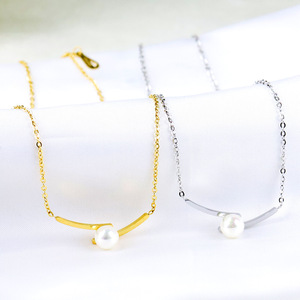 Collar de Moda con Colgante de Perla de Imitación de 6MM, Cadena para Clavícula con Forma de Cruz, Diseño Geométrico en Acero Dorado para Uso Diario - Product Image 1