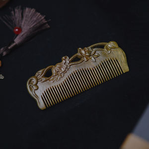 مشط خشبي ثلاثي الأبعاد منحوت يدويًا من خشب الصندل المجوف، هدية أعمال قابلة للتخصيص - Product Image 2