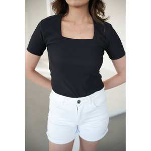 Blusa Elegante con Cuello Cuadrado para Mujer, Manga Corta, Top Básico para Uso Diario, Camisa Moderna, Disponible en Blanco y Negro - Product Image 4