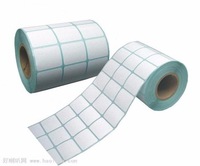 Rouleaux d'autocollants d'étiquettes thermiques Autocollant en papier thermique vierge ou imprimé Rouleau d'étiquettes à code-barres zébrées Étiquette d'emballage synthétique