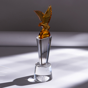 Escultura de Cristal K9 Creativa con Forma de Pájaro en Vuelo, Logotipo Personalizado para Empresas, Apreciación a los Empleados, Decoración de Oficina - Product Image 2