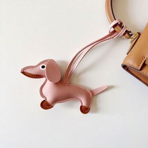 Llavero de moda de piel sintética con diseño de perro Dachshund para coche, colgante para bolso de mujer, accesorios decorativos de cachorro lindo para bolsos - Product Image 3