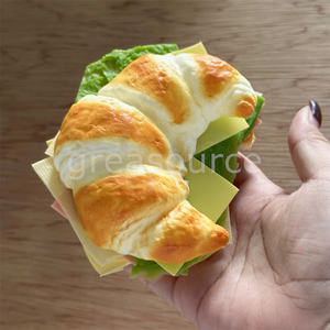 Croissant français au jambon et au fromage, tranché, boulangerie artisanale, beurreux, feuilleté, sandwich, modèle alimentaire, jouet, présentoir à laitue - Product Image 5