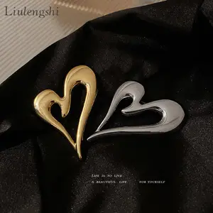 Metal Alloy Goldtone Cute Open Heart Lapel Pin Large Hollow Heart Shaped Brooches For Shawl Scarf Buckle Sweater Cardigan