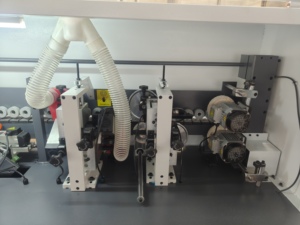 Máquina de Enchapado de Cantos Automática para Trabajar la Madera JUNDE de 6.5KW con Doble Recorte - Product Image 5