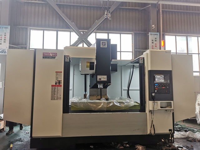 CE New Model Heavy Duty Automatic BT50 3 Axis CNC Milling Machine Vertical Machining Center with 24 Tool Magazine