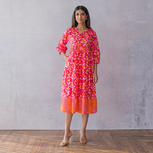 Vestido midi de algodón rosa y naranja con cuello anudado, corte en A y manga tres cuartos para mujer, con tela ligera y estilo moderno. - Product Image 1