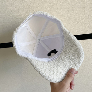 Commercio all'ingrosso orsacchiotto di lana Roll lettera C eleganti cappelli invernali per le donne con fodera in pile caldo - Product Image 6