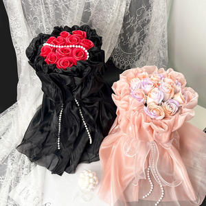 Ramo de rosas TC Luxury Eleven envuelto en flor artificial satinada brillante para cumpleaños San Valentín Día de la madre crea una atmósfera - Product Image 2