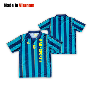 เสื้อฟุตบอลสั่งทำจากโรงงาน ระบายอากาศได้ดี แขนสั้น สำหรับฤดูร้อน พิมพ์ลายแบบซับลิเมชั่น สีสันปรับแต่งได้ คลาสสิค ฟุตบอล 100% - Product Image 4