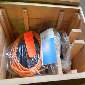 N. ° de 2000. Motor 13.35kW + Freno Nuevo Original Listo Stock Automatización industrial PAC Dedicado PLC - Product Image 1