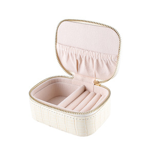 Portable voyage bijoux organisateur boîte de rangement en cuir PU moderne élégant filles organiser boucles d'oreilles colliers anneaux bijoux - Product Image 4