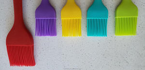 Commercio all'ingrosso piccola cucina in Silicone imbastitura spazzola per uso alimentare Barbecue strumento per <span class=keywords><strong>la</strong></span> crema di pane pasticceria taglio - Product Image 5