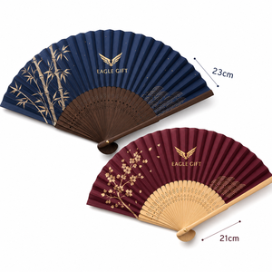 Abanico de bambú hecho a mano al por mayor, con logo impreso personalizado, abanico plegable tradicional de bambú para decoración y regalos. - Product Image 1