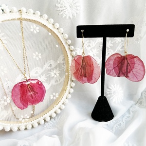 Nuovo Design Set Collana e Orecchini in Acciaio Inossidabile con Fiori di Carta Hawaiani e Resina Epossidica con Bouganvillea Vera Essiccata - Product Image 1