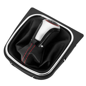 Couvercle de pommeau de levier de vitesse Volkswagen en cuir noir avec surpiqûres rouges, design ergonomique pour voiture à transmission manuelle - Product Image 1