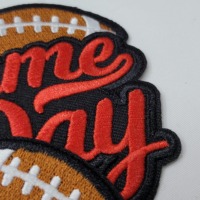 Patch de sergé de broderie de jour de jeu de taille de 3.5 pouces fer sur l'écusson de football pour la vente en gros