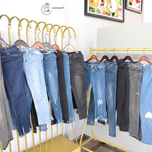 Venta al por mayor de pantalones vaqueros de verano de moda de segunda mano para las mujeres de mezcla de pedidos mínimos de reventa local - Product Image 2