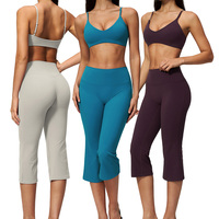 Ensemble de yoga crème brossé TZ9616-4 avec legging capri taille haute effet ventre plat et brassière de sport décolleté en V profond pour le Pilates en extérieur