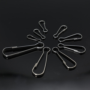 Mosquetón de acero inoxidable para llavero, gancho de resorte a prueba de óxido, clip en <span class=keywords><strong>J</strong></span> para tarjetas de identificación, manualidades DIY, soporte para insignias - Product Image 1